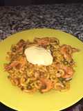 Fideuá de marisco con ajoaceite y salsa de tomate