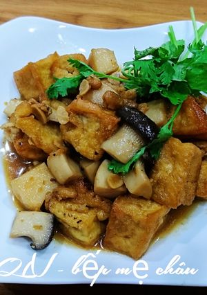 Hình của món Nấm, đậu hũ kho tương hột chay.