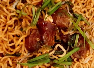 Foto resep 28.Lapchiong campur kucai,mie,toge,telur