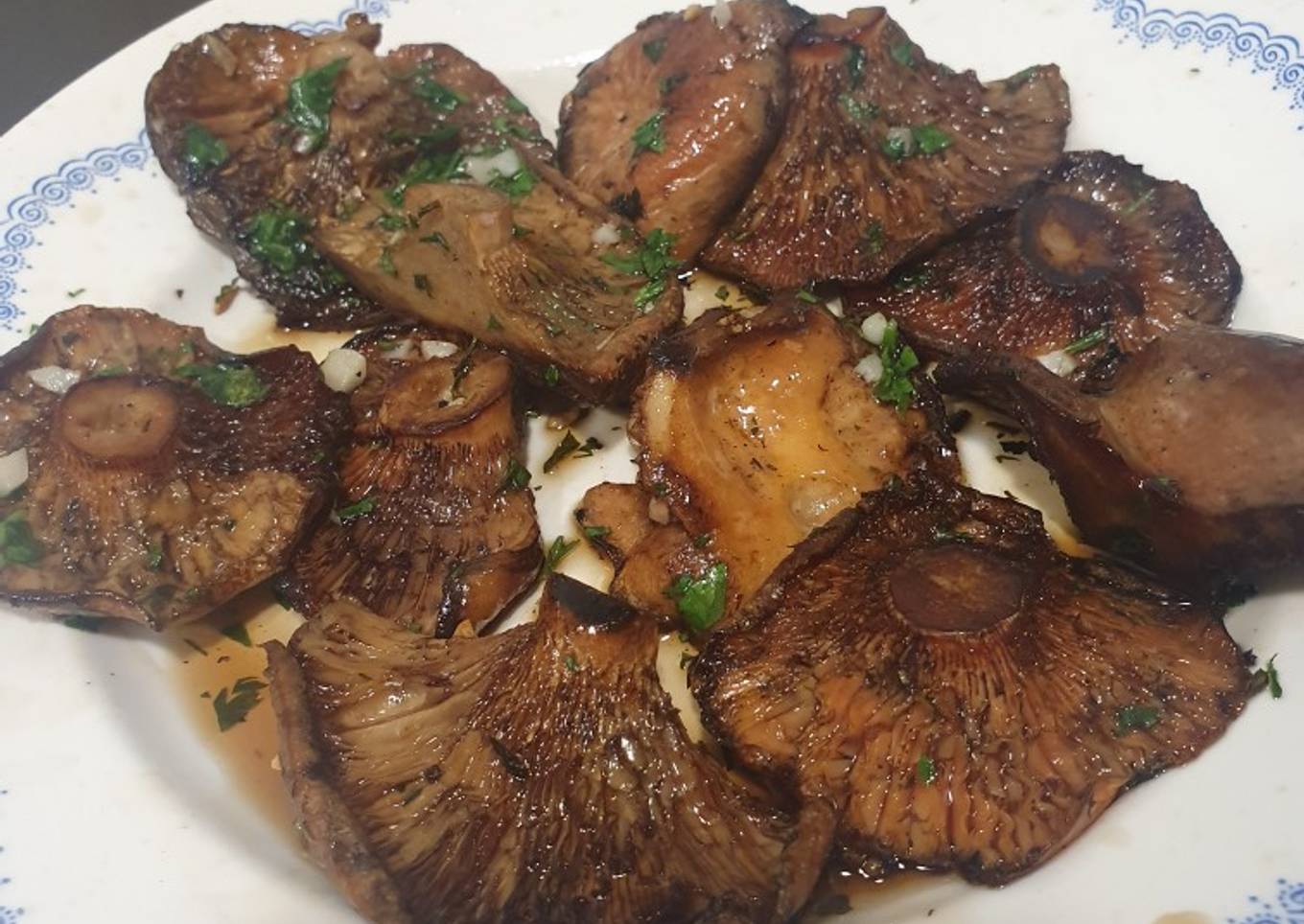 Robellones a la plancha con ajo y perejil