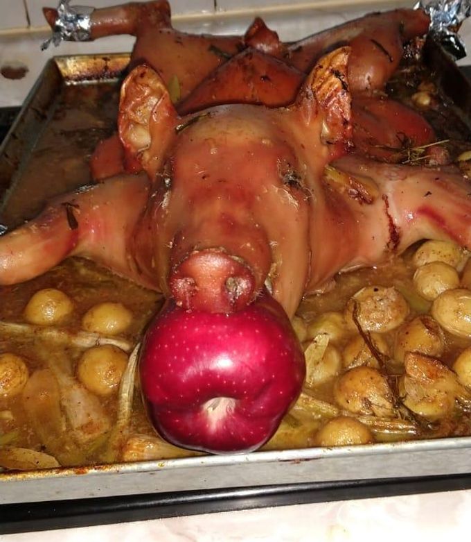 Una foto de Lechón al ajo y especia