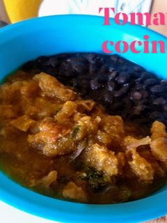 Una foto de Chicharrón en salsa roja
