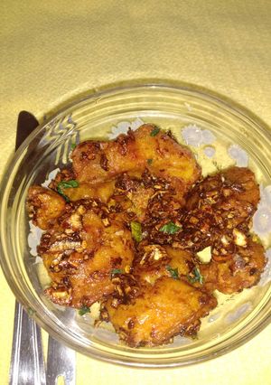 A picture of Crispy prawns with spicy honey and tamarind sauce.