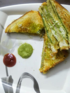 பிரட் சீஸ் ஆம்லெட் (Bread cheese omelette recipe in tami) செய்முறை முக்கிய புகைப்படம்