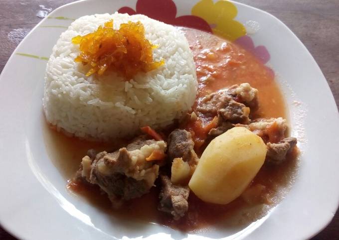 Rice and mutton soup curry with mango pickle