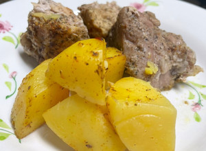 Фото Печеня з картоплею, запечене мʼясо, Жаркое/ Roast with potatoes.