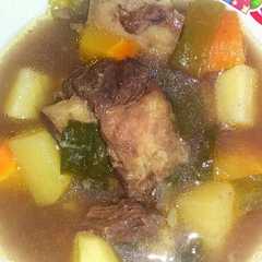 Sup Iga Sapi dengan Slowcooker রেসিপির প্রধান ছবি