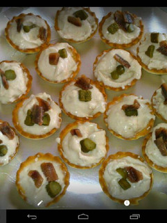 Una foto de Tartaletas de queso Philadelphia y anchoas