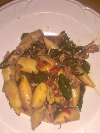 Langkah Mudah untuk Membuat Resep  Tumis cumi asin manis yang Bisa Manjain Lidah, Enak