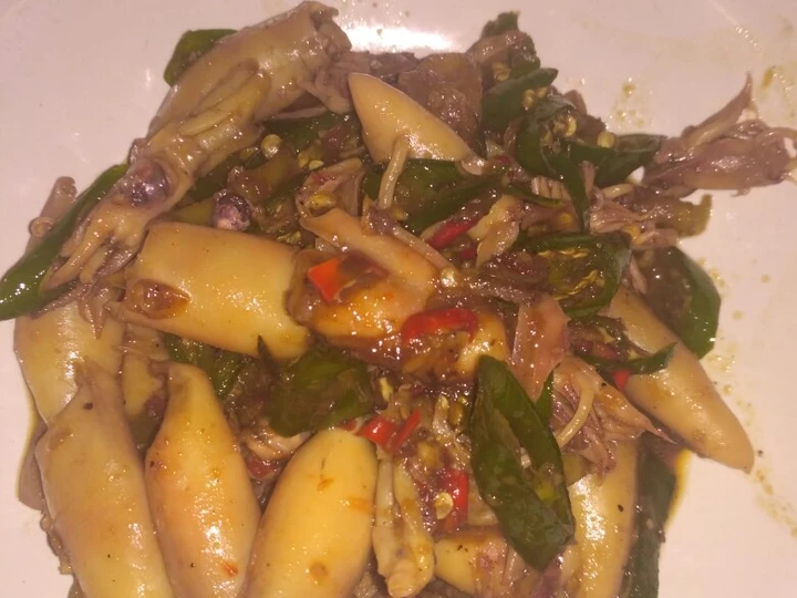 Langkah Mudah untuk Membuat Resep  Tumis cumi asin manis yang Bisa Manjain Lidah, Enak