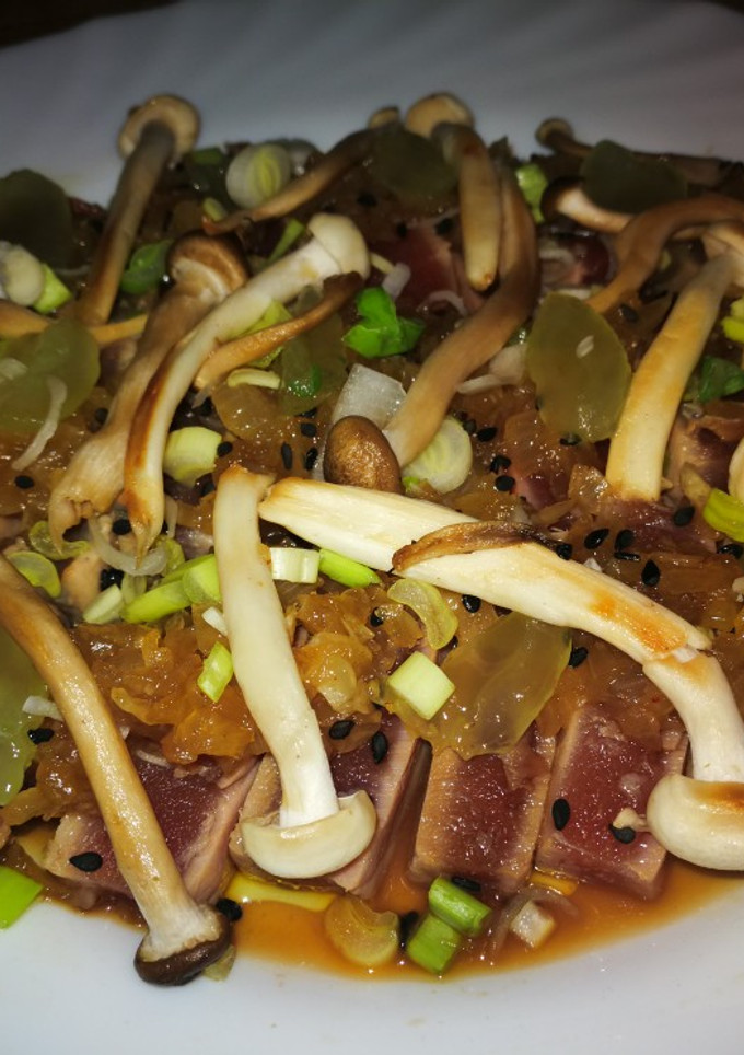 Una foto de Tataki de atún y más