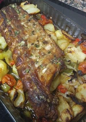 Una foto de Costilla de cerdo al horno con patata panadera