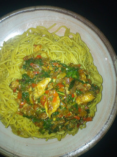 A picture of Curry spaghetti with spinach soup.