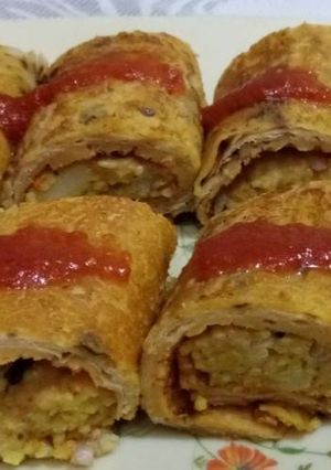 A picture of Stuffed roti chila rolls (leftover roti rolls).
