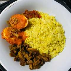 Nasi Kuning Bumbu Instan Rice Cooker রেসিপির প্রধান ছবি