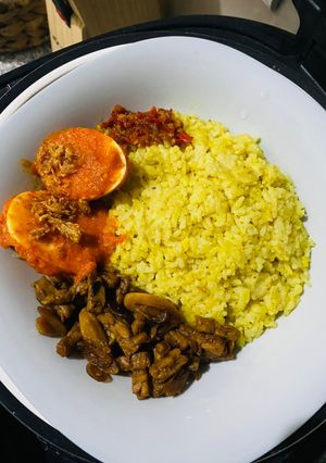 Foto resep Nasi Kuning Bumbu Instan Rice Cooker