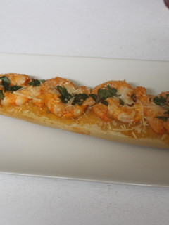 Una foto de Pan pizza de langostinos