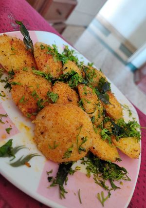 इडली फ्राय (idli fry recipe in marathi) रेसिपी चे मुख्य फोटो 