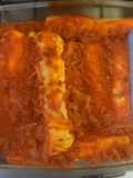 Canelones ricota, acelga y hojas de remolacha con salsa de chorizo