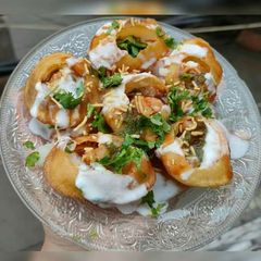 A picture of Dahi wale golgappe.