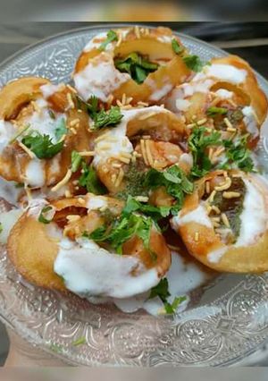 A picture of Dahi wale golgappe.