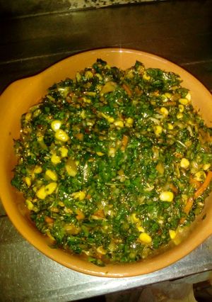A picture of Raw spinach salad.