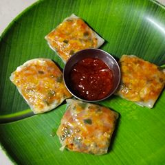 A picture of Veg rice paper wrap.
