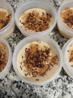 Una foto de Tarta de queso con cuajada Royal sabor café Capuchino normal o individual
