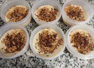Una foto de Tarta de queso con cuajada Royal sabor café Capuchino normal o individual