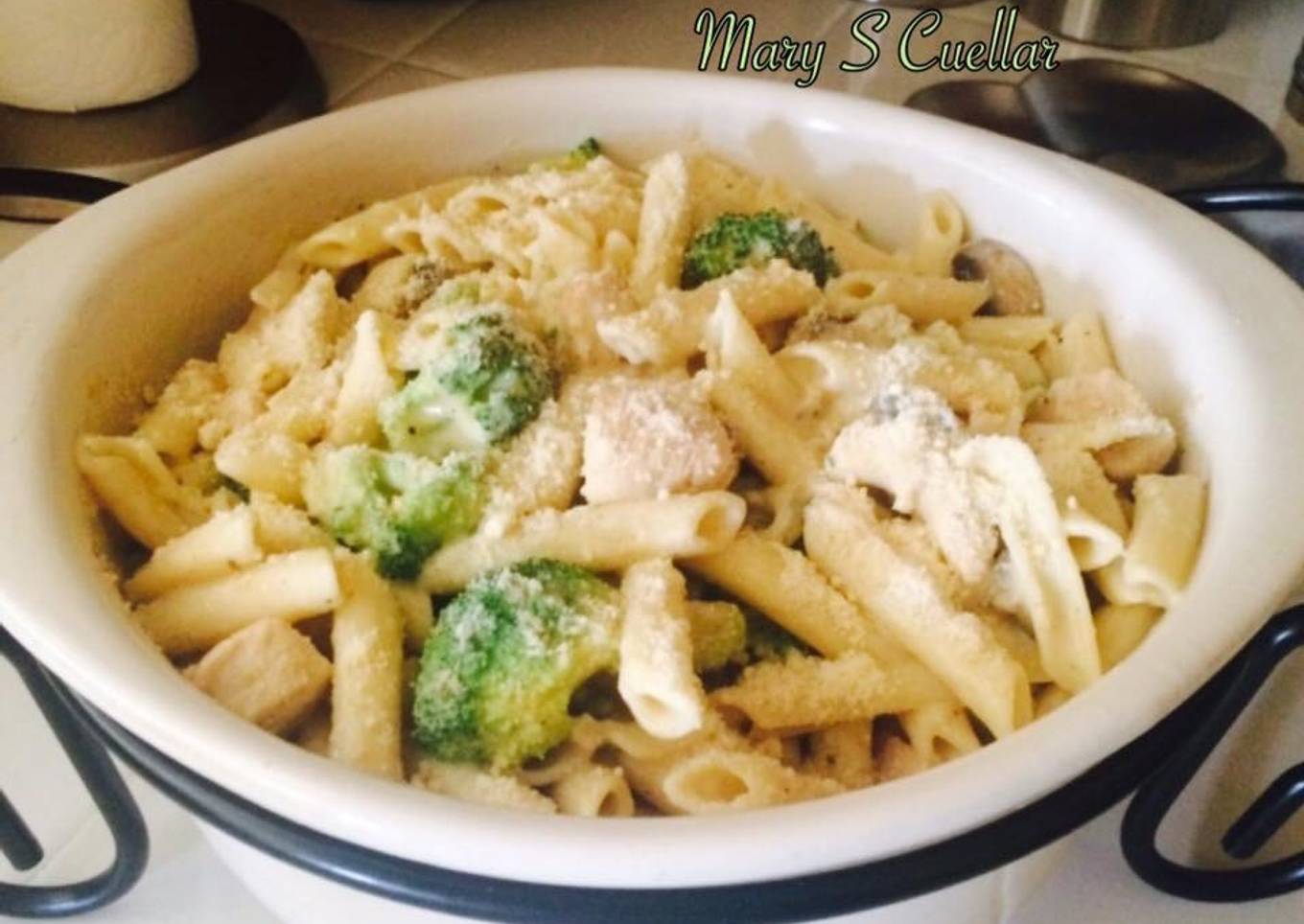 Pasta de penne con pollo y brócoli💖