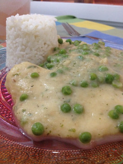 Una foto de Merluza con guisantes