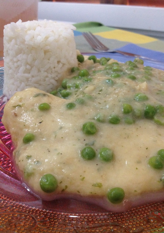 Una foto de Merluza con guisantes