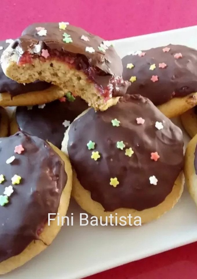 Una foto de Galletas de avena rellenas de frambuesa