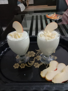એપલ કાજુ મિલ્ક શેક (Apple Kaju Milkshake Recipe In Gujarati) રેસીપી મુખ્ય ફોટો
