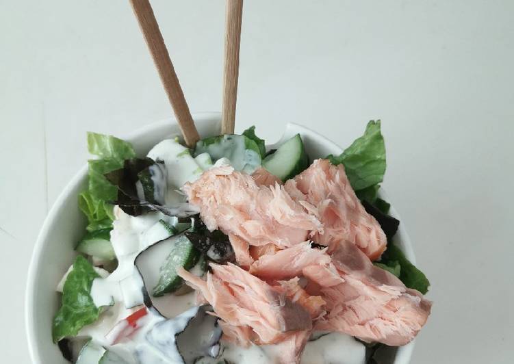 Gemischter Salat mit Lachs
