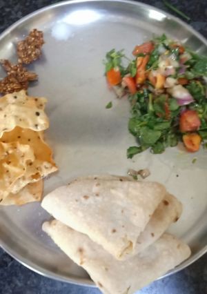 #झटपट रेसिपीज# मेथीचा घोळाणा रेसिपी चे मुख्य फोटो