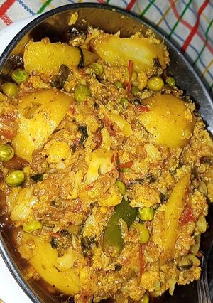 A picture of Phool Gobhi Alu Matar.