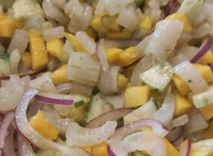 Una foto de Agachile de cueritos con mango
