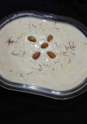 A picture of Sheer khurma.