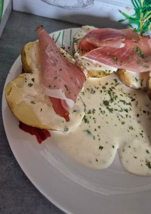 Une photo de 🧀🥔 Sauce crémeuse au Langres pour pommes de terre au four