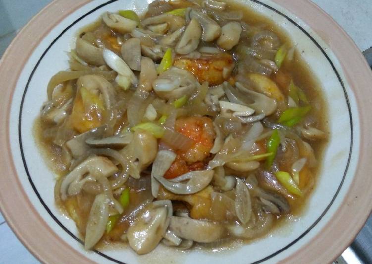 Udang tofu siram saus jamur