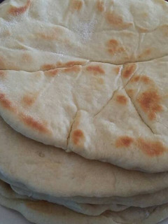 Una foto de Mi pan naan solo o relleno con ajo