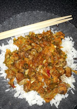 Una foto de Chop suey con cerdo (opcional carne o pollo)