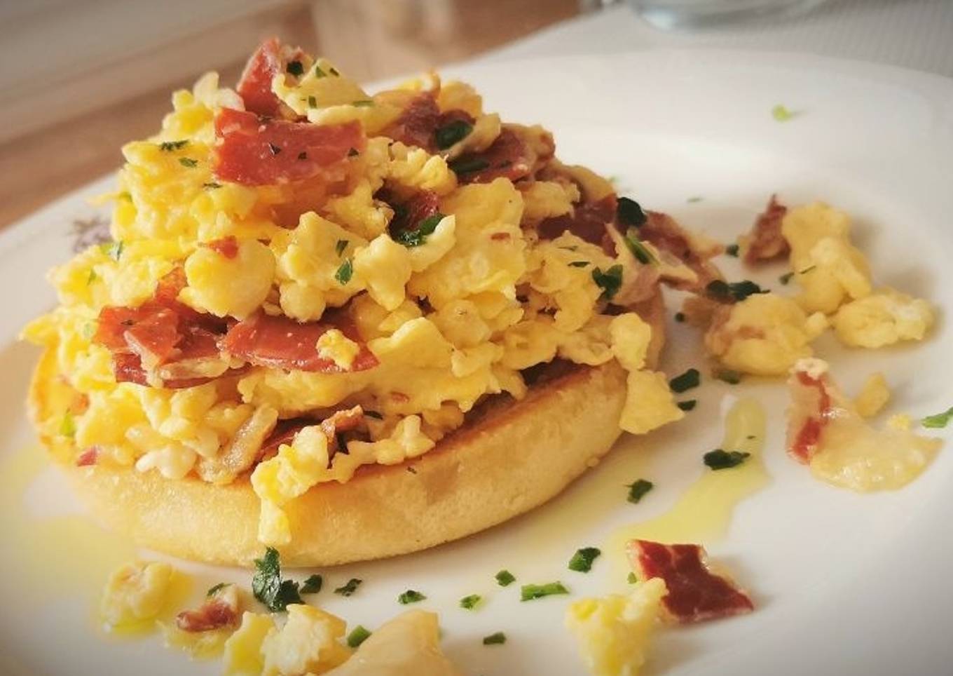 Huevos revueltos con  Jamón Ibérico