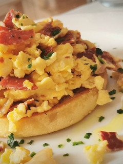Foto principal de Huevos revueltos con Jamón Ibérico
