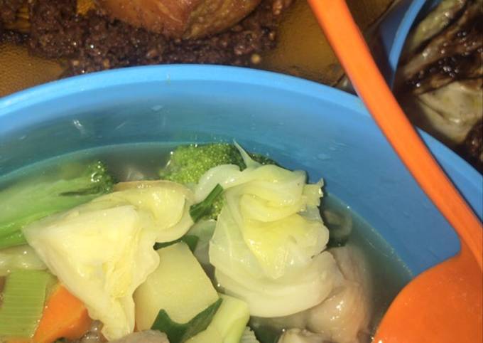 Sup Sayur bakso dan ceker ayam