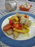 Pollo al curry con peperoni e noci
