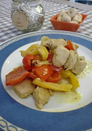 Foto di Pollo al curry con peperoni e noci
