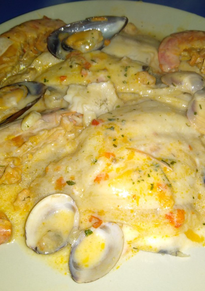 Una foto de Lenguado relleno en salsa marisco