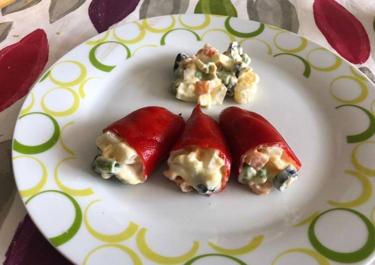 Pimientos de piquillo rellenos de ensaladilla rusa